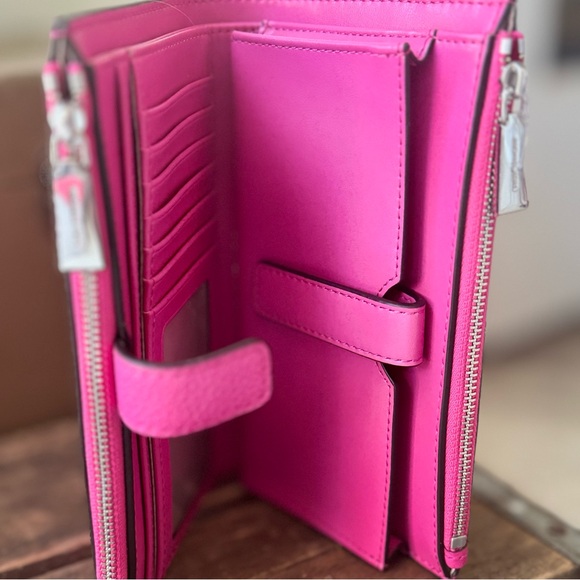 Michael Kors Jet Set Double Zip Wrislet 🩷 - Picture 7 of 8